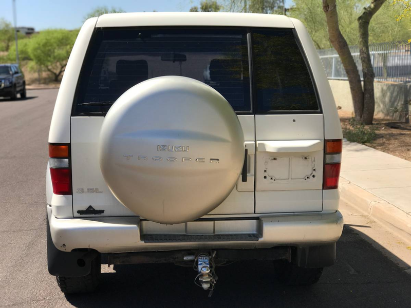 Illustration for article titled For $4,500, Is This Five-Speed 1999 Isuzu Trooper Super-Duper?